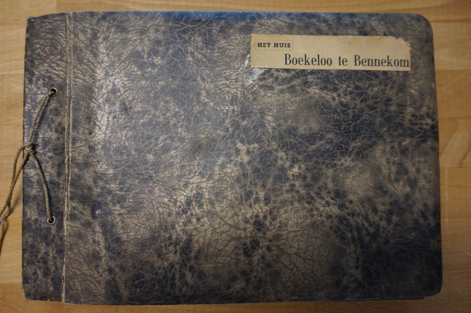 Het album van Max weer terug in Bennekom